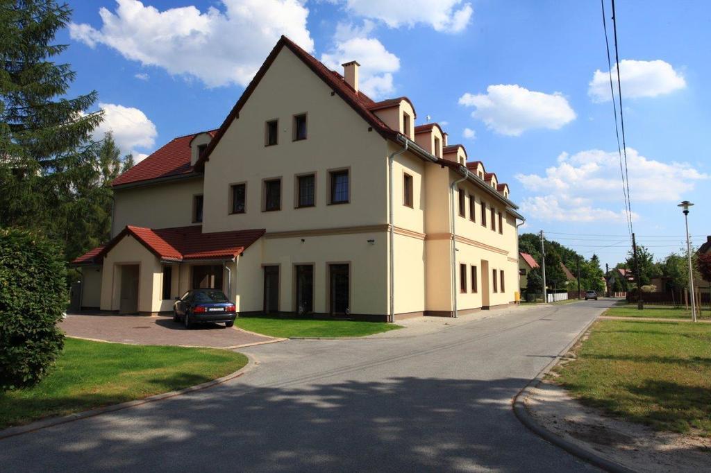 Hotel Modrzewiowy Dwor Gliwice Bagian luar foto