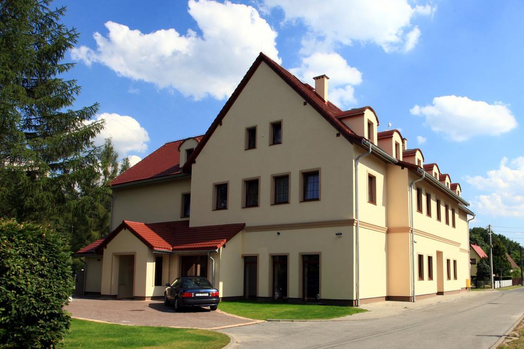 Hotel Modrzewiowy Dwor Gliwice Bagian luar foto