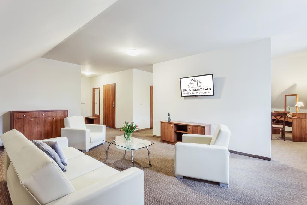 Hotel Modrzewiowy Dwor Gliwice Bagian luar foto