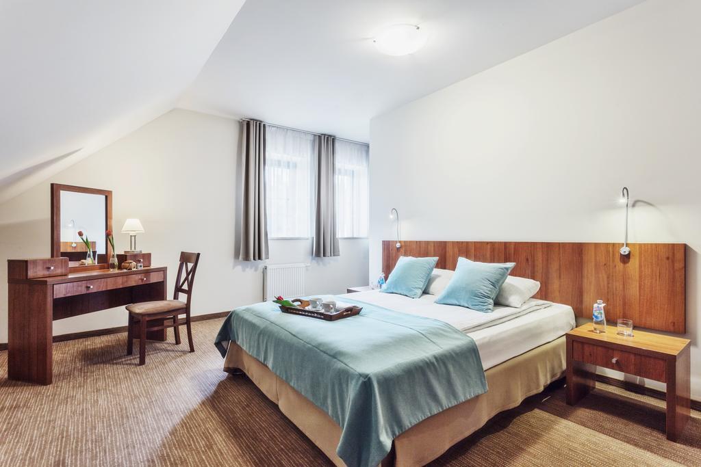 Hotel Modrzewiowy Dwor Gliwice Bagian luar foto