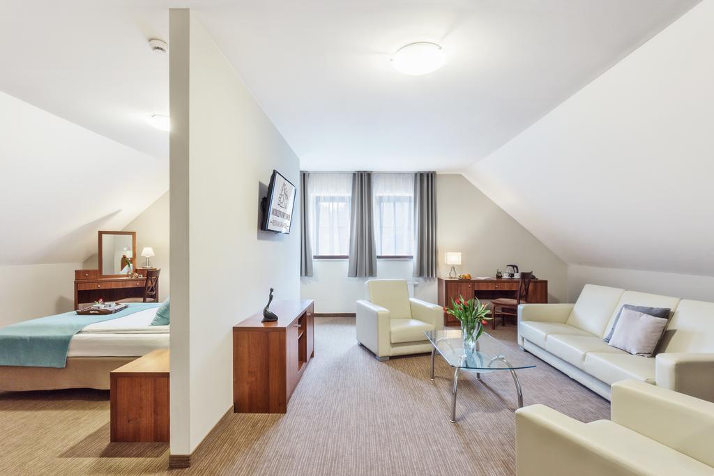 Hotel Modrzewiowy Dwor Gliwice Bagian luar foto