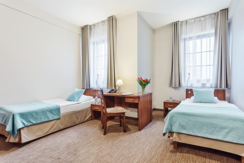 Hotel Modrzewiowy Dwor Gliwice Bagian luar foto