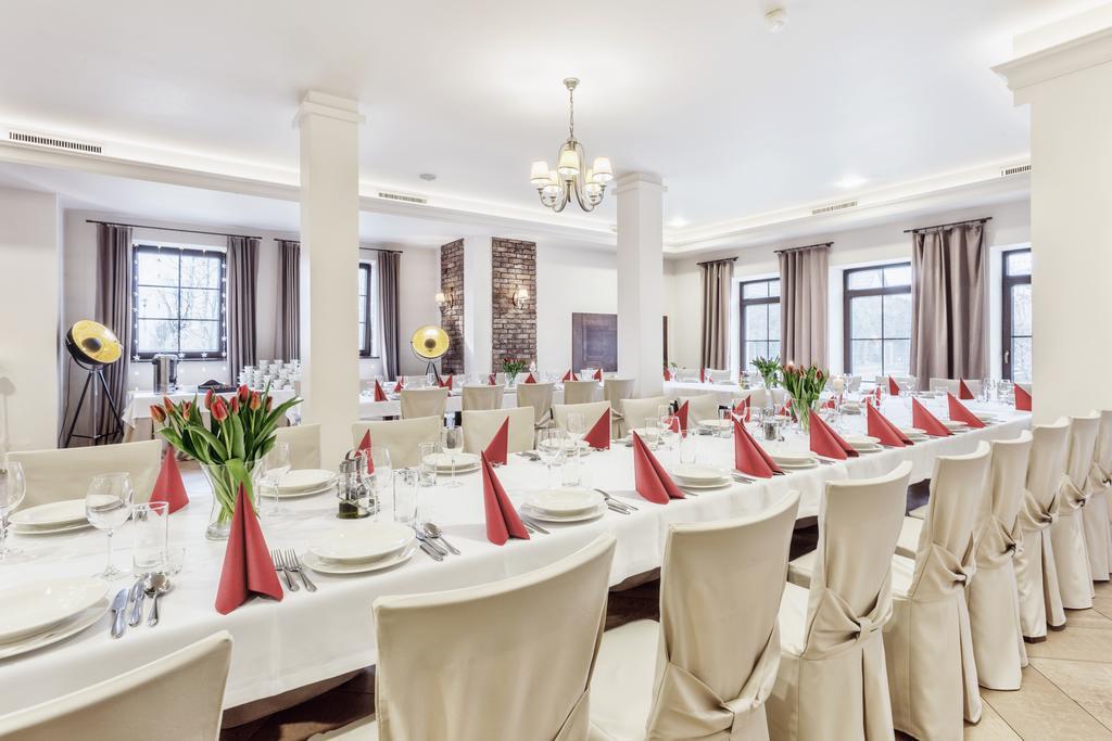 Hotel Modrzewiowy Dwor Gliwice Bagian luar foto